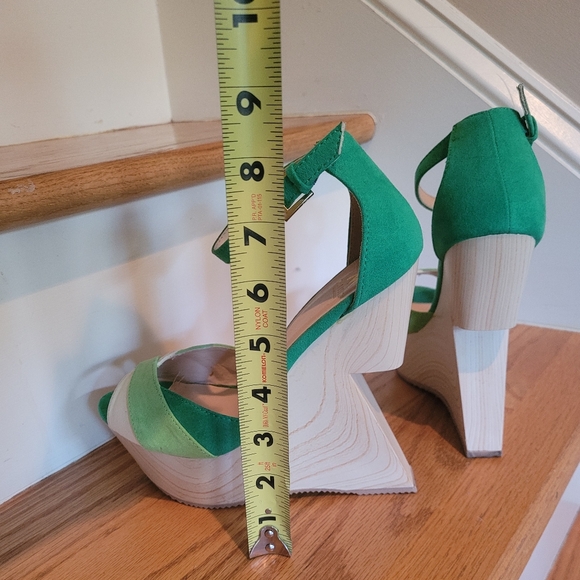 Madison By Shoedazzle Green Faux Suede Platform Wedge Sandals - Picture 2 of 7